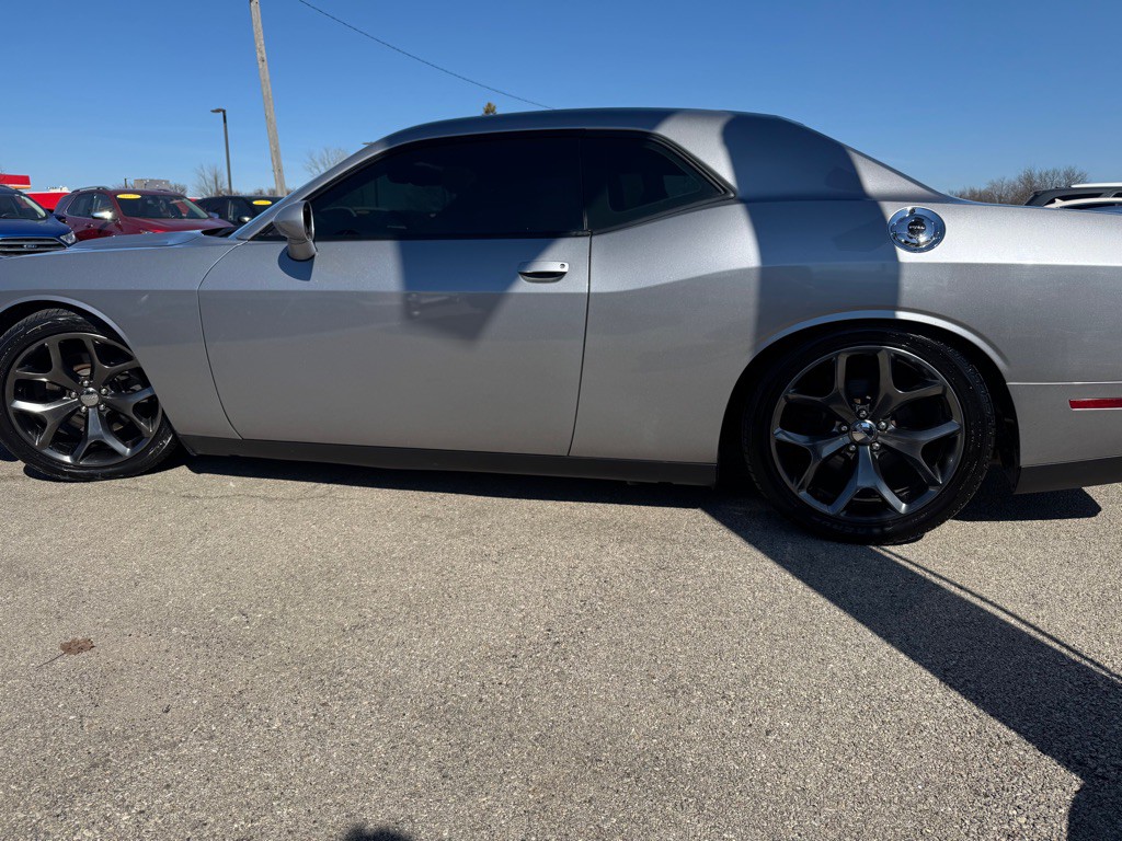 2016 Dodge Challenger Image 5