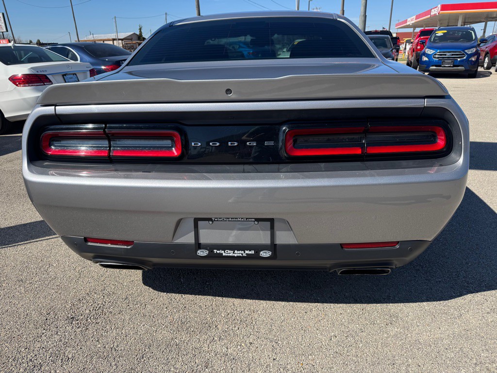 2016 Dodge Challenger Image 7