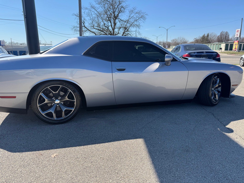2016 Dodge Challenger Image 9