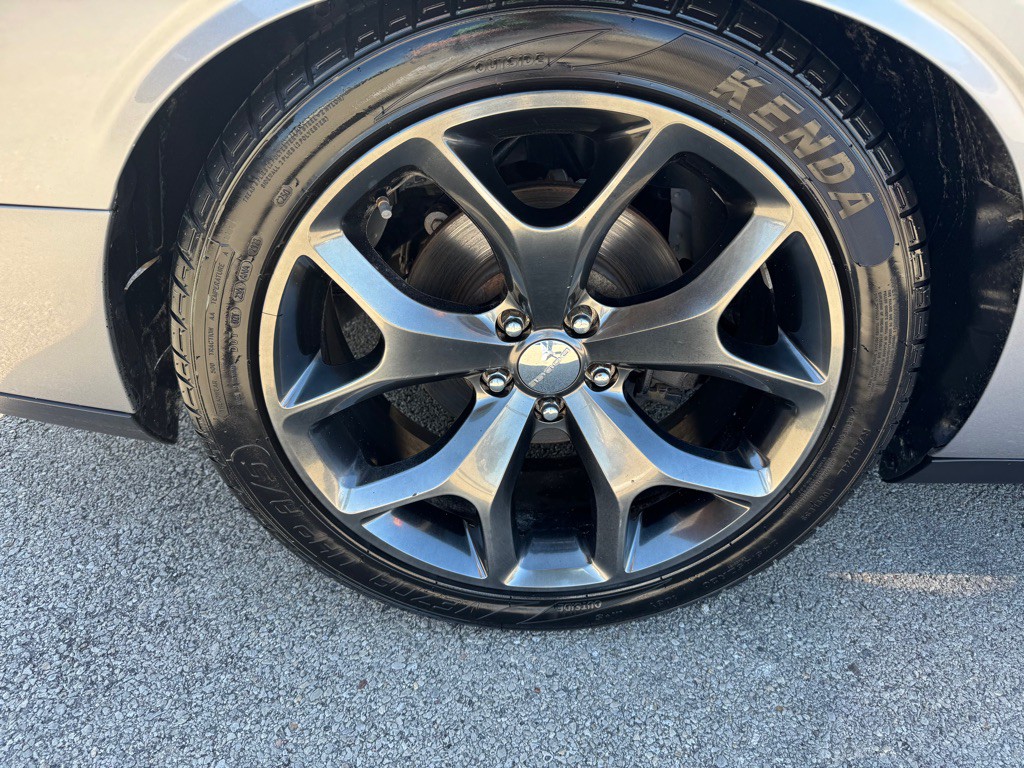 2016 Dodge Challenger Image 10