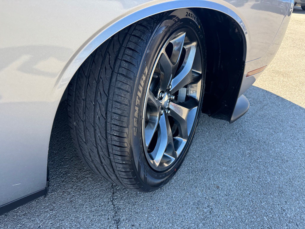 2016 Dodge Challenger Image 11