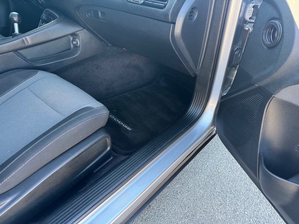 2016 Dodge Challenger Image 13