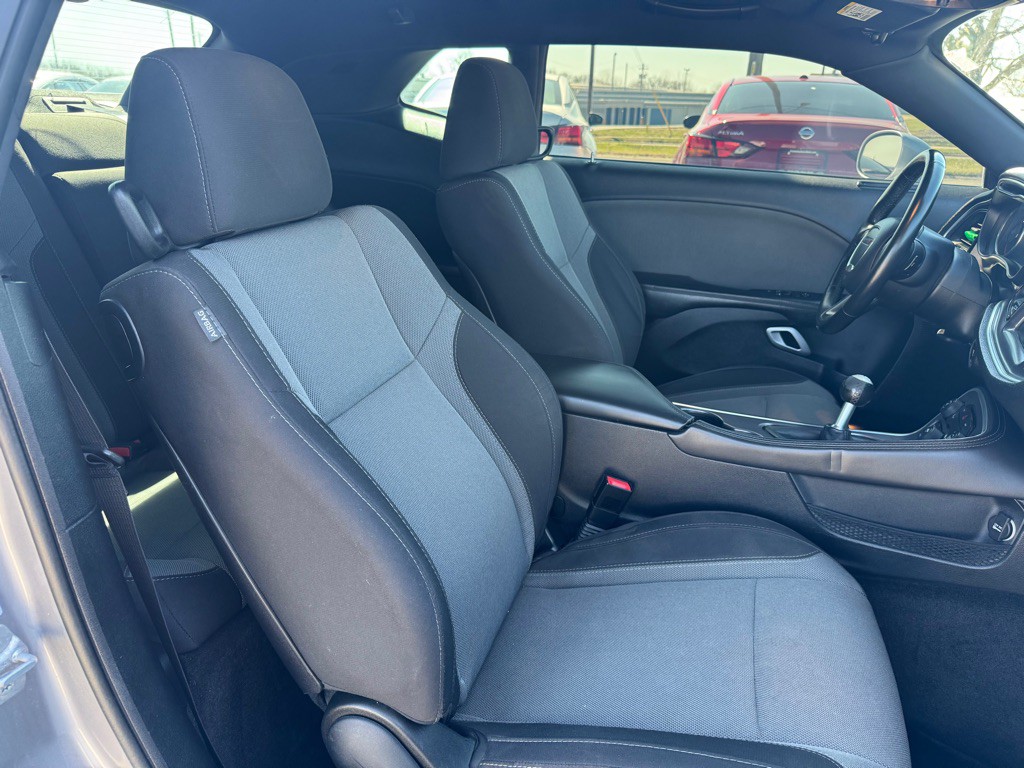 2016 Dodge Challenger Image 14