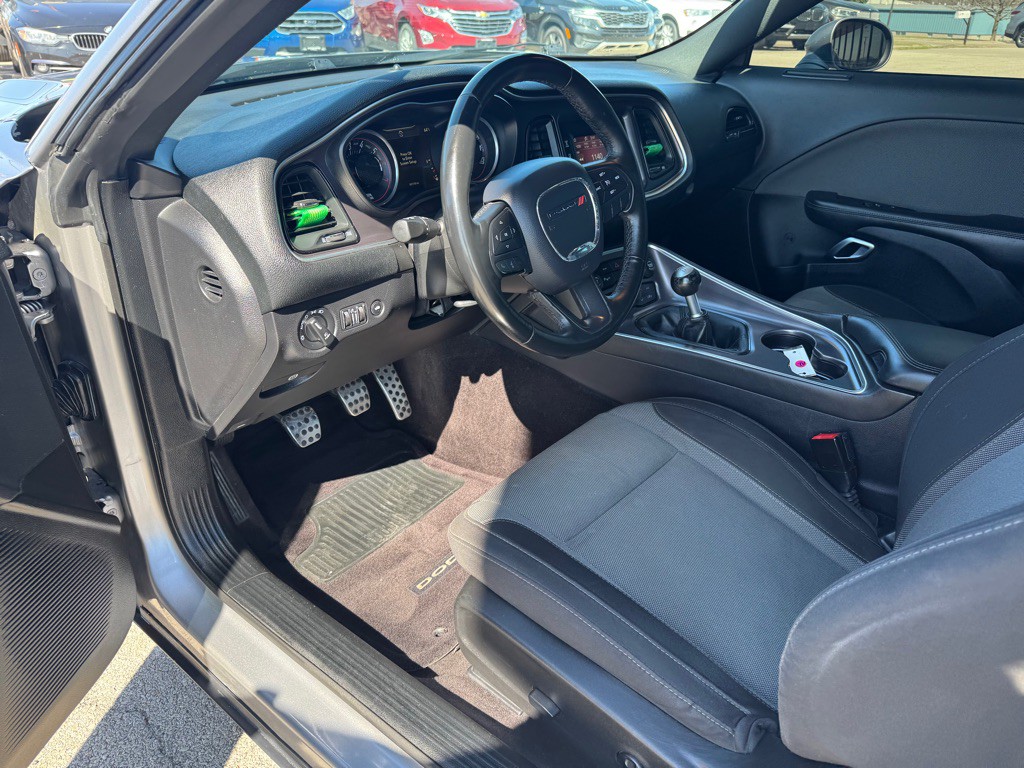 2016 Dodge Challenger Image 18