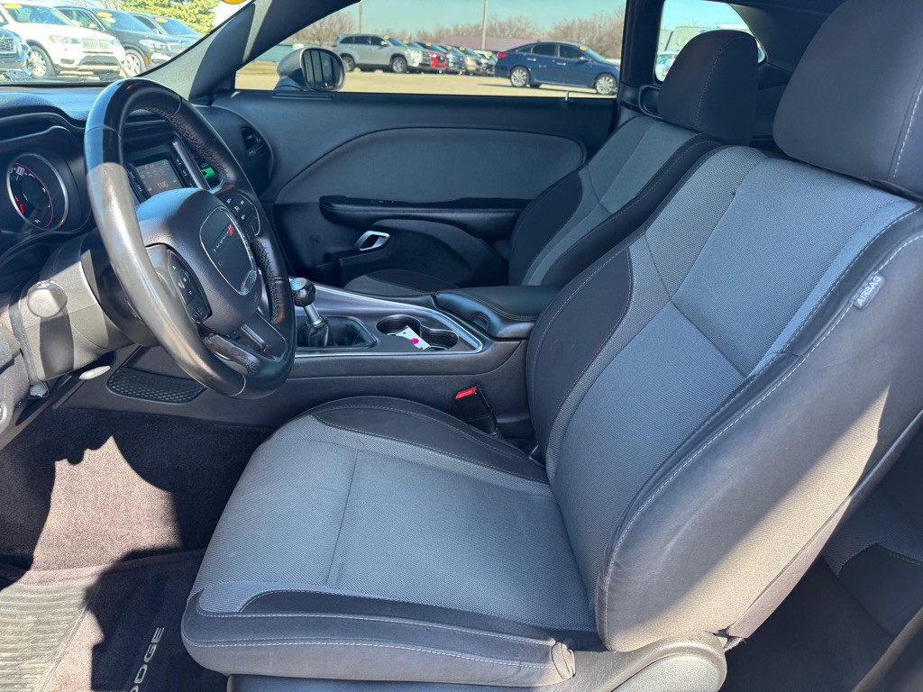 2016 Dodge Challenger Image 19