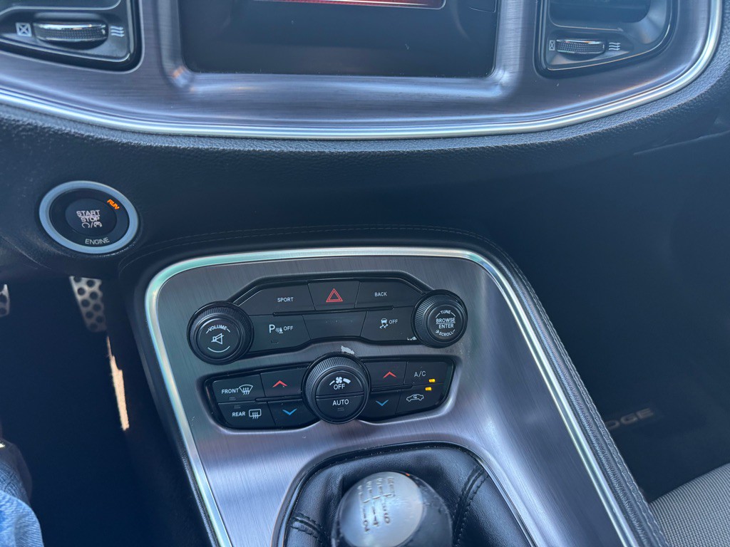 2016 Dodge Challenger Image 23