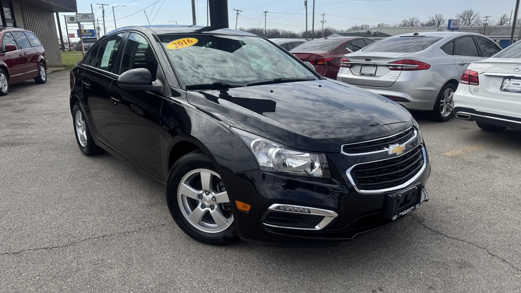 2016 Chevrolet Cruze Image 2