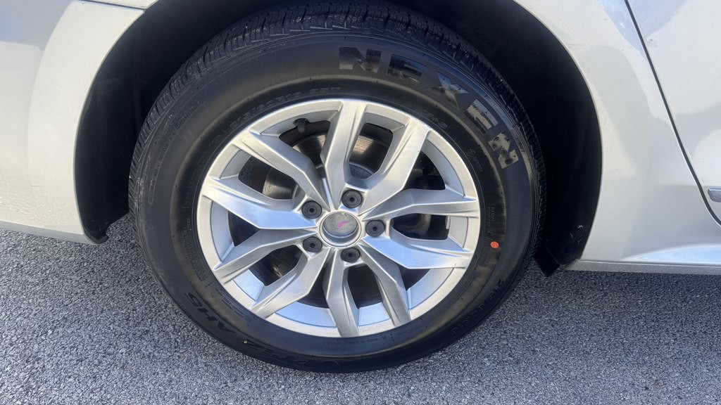 2016 Volkswagen Passat Image 13