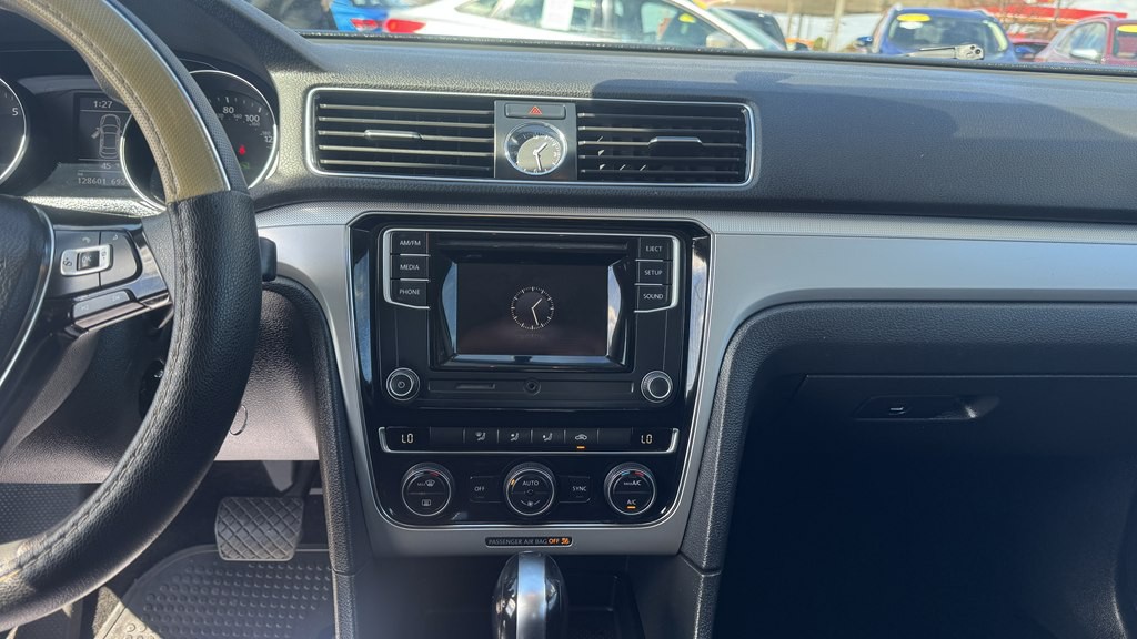 2016 Volkswagen Passat Image 19