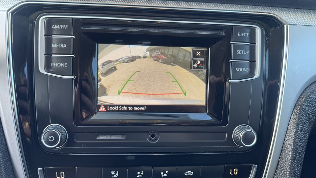 2016 Volkswagen Passat Image 20