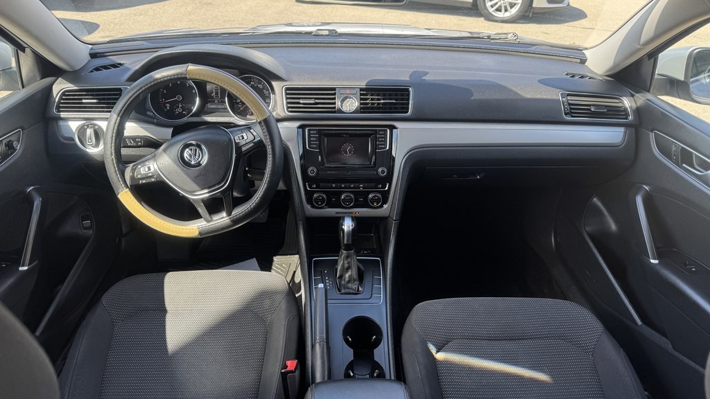2016 Volkswagen Passat Image 23