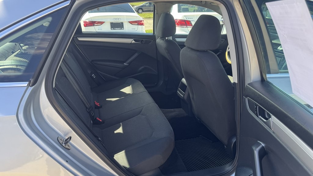 2016 Volkswagen Passat Image 25