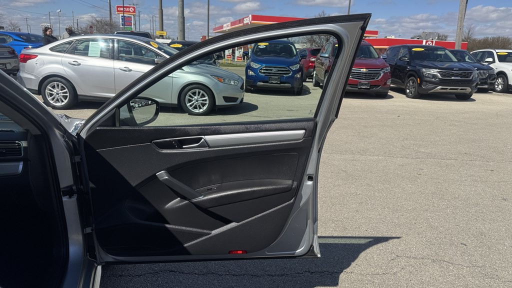 2016 Volkswagen Passat Image 26