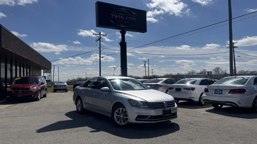 2016 Volkswagen Passat Image 1