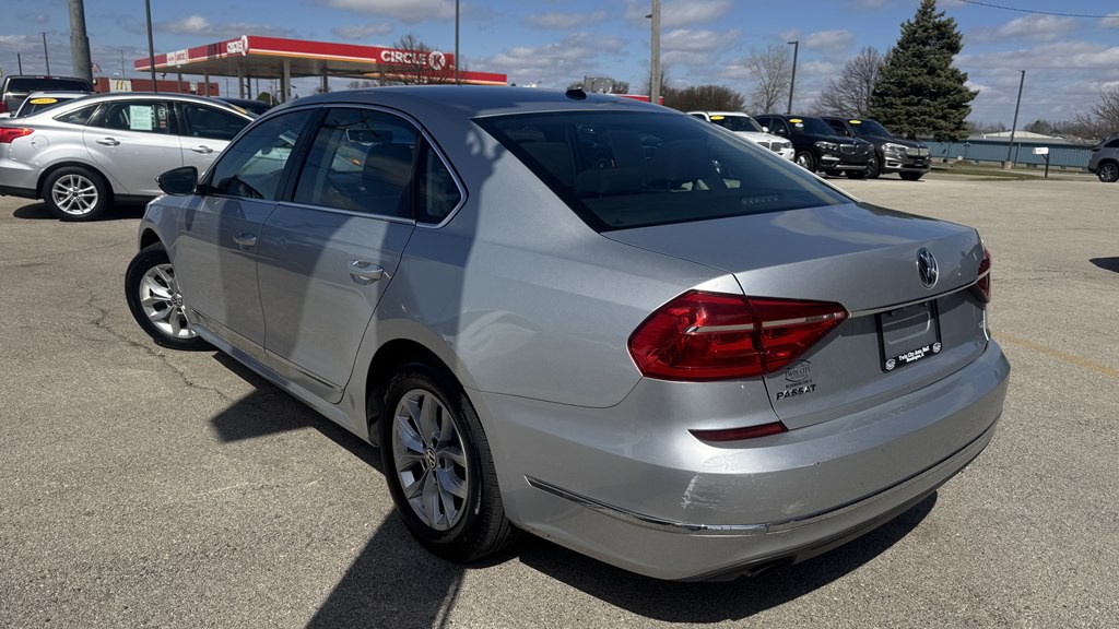 2016 Volkswagen Passat Image 6
