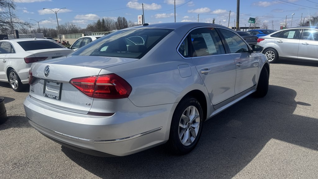 2016 Volkswagen Passat Image 8