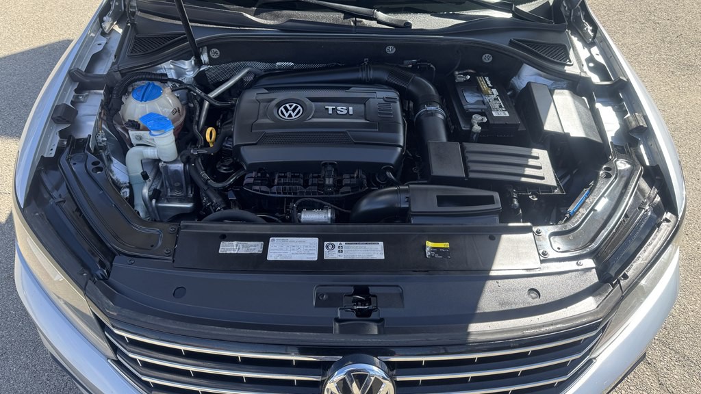 2016 Volkswagen Passat Image 10