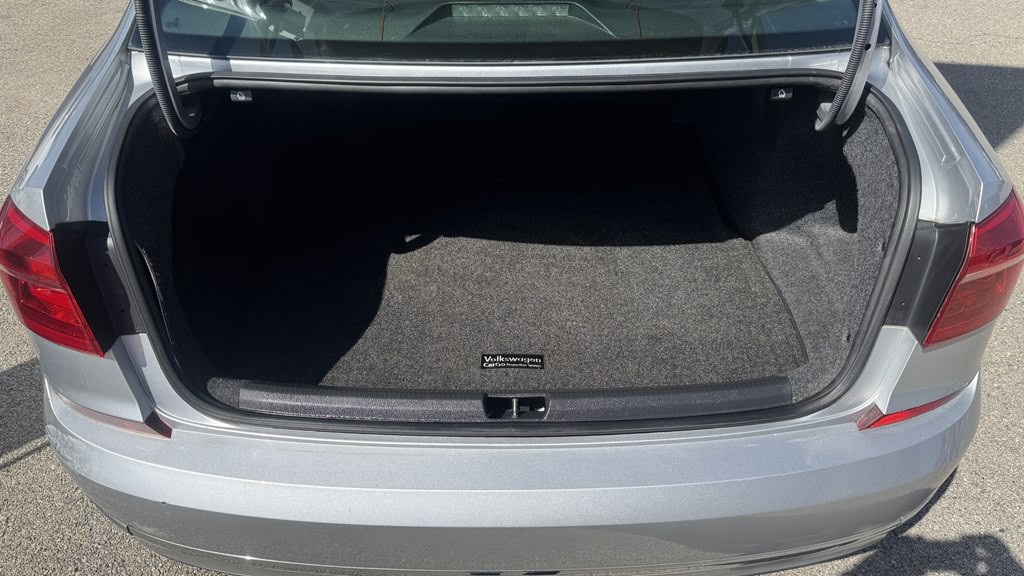 2016 Volkswagen Passat Image 11