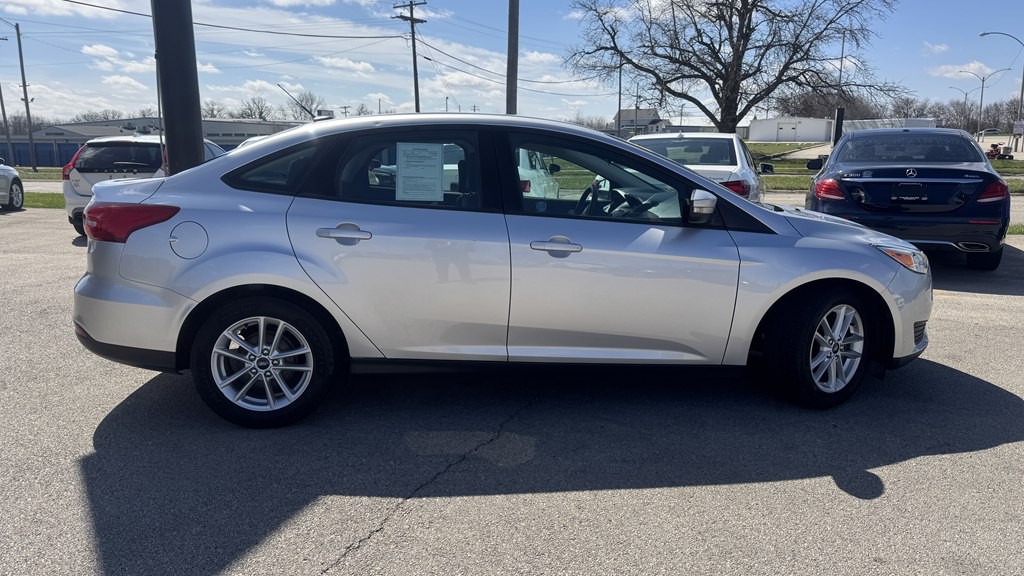 2016 Ford Focus Image 10