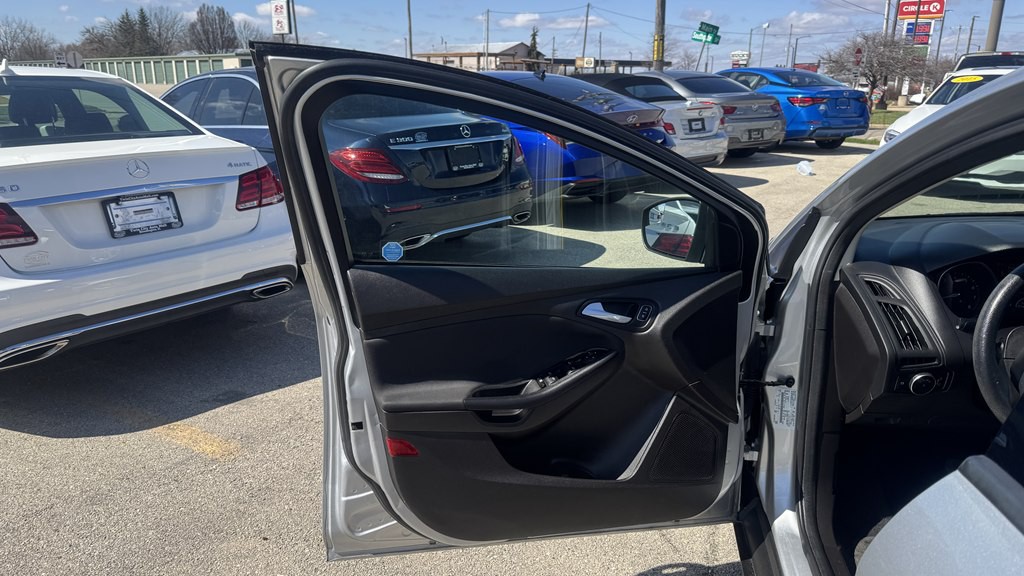 2016 Ford Focus Image 13