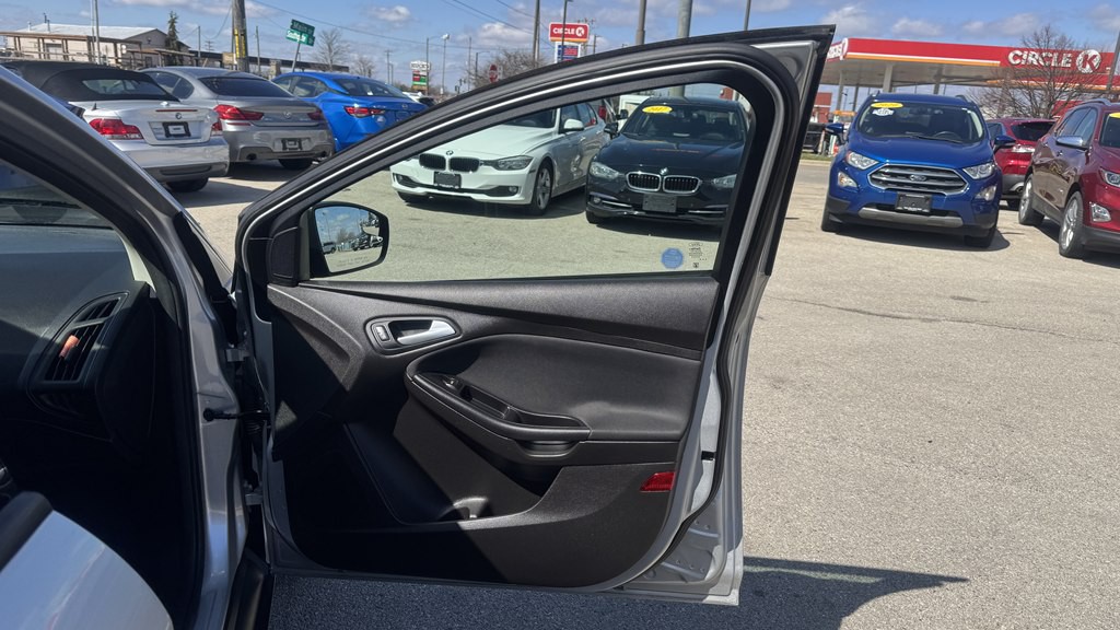 2016 Ford Focus Image 24