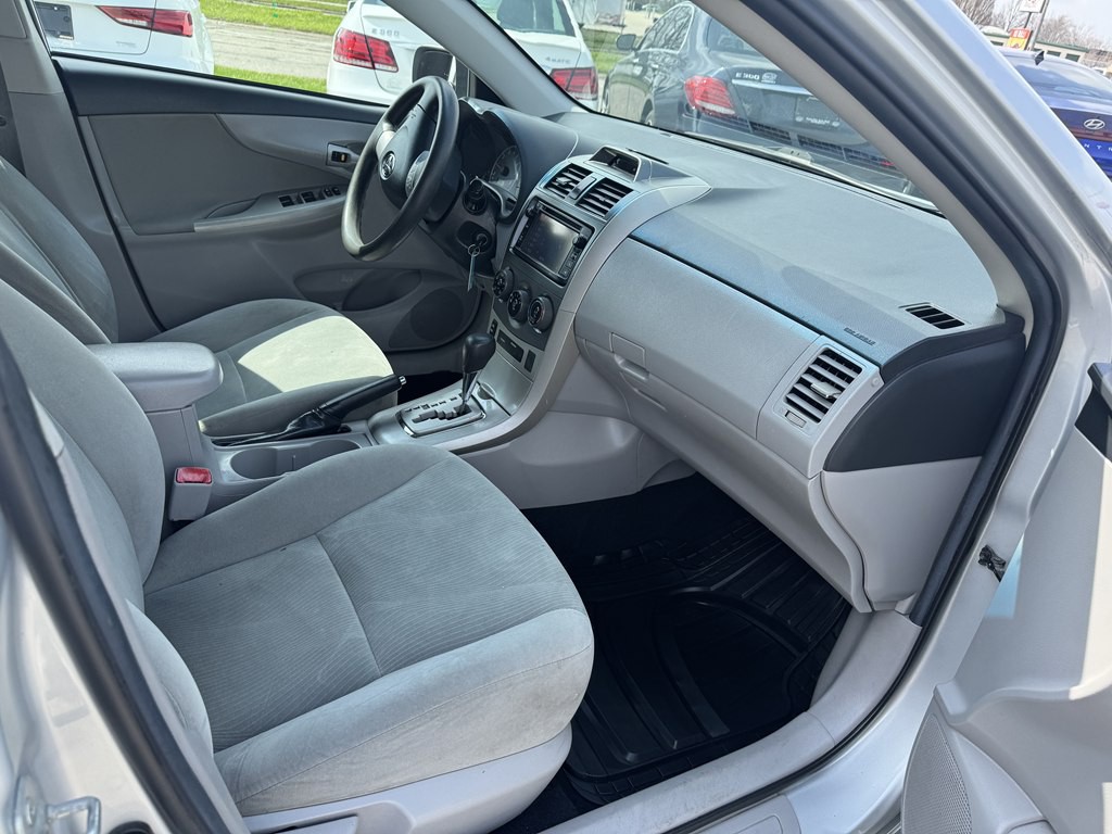 2013 Toyota Corolla Image 12