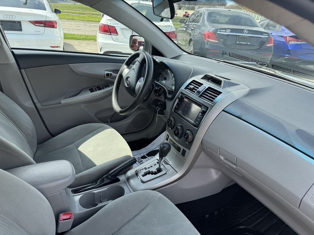 2013 Toyota Corolla Image 13