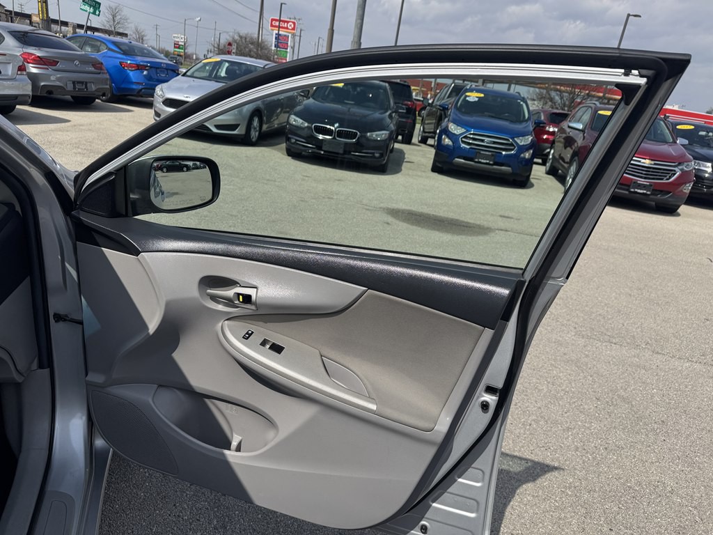 2013 Toyota Corolla Image 14