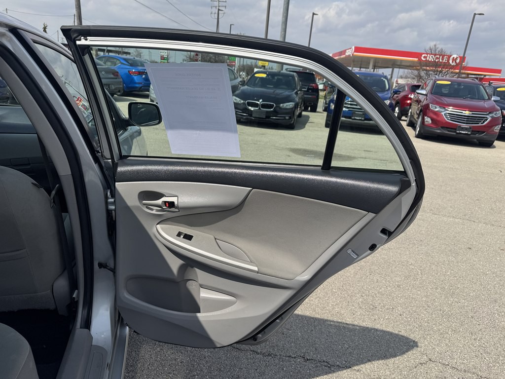 2013 Toyota Corolla Image 17