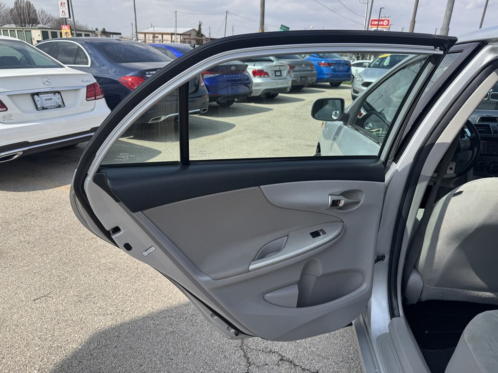 2013 Toyota Corolla Image 20