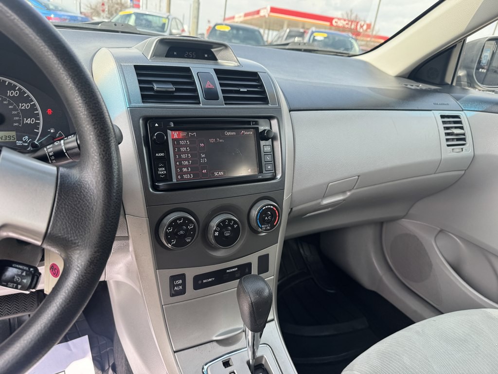 2013 Toyota Corolla Image 27