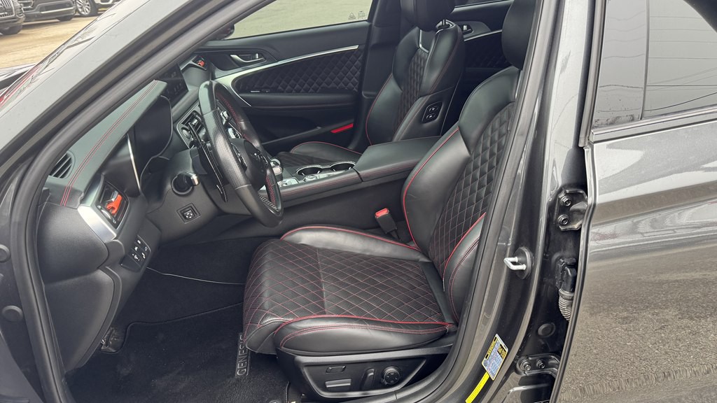 2019 Genesis G70 Image 16