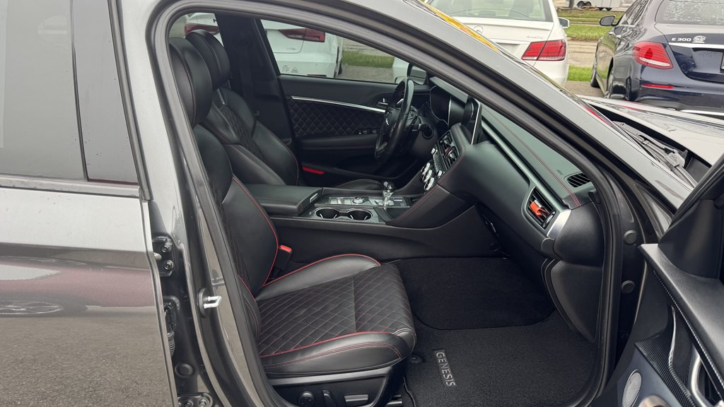 2019 Genesis G70 Image 29