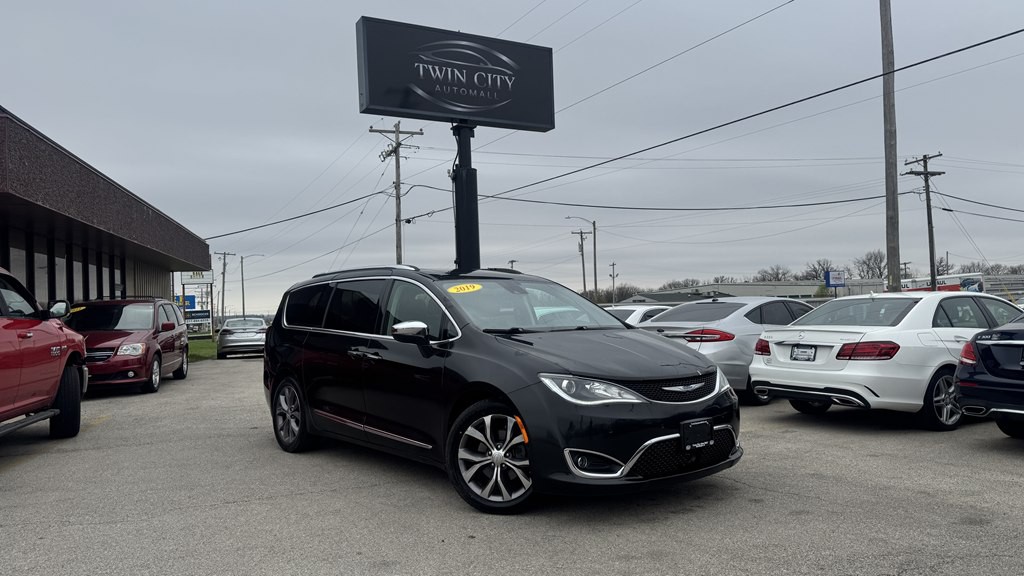2019 Chrysler Pacifica Image 1