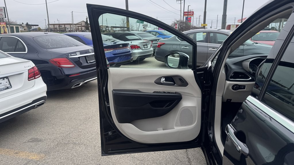2019 Chrysler Pacifica Image 14