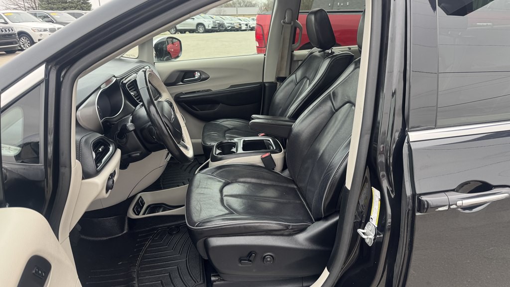 2019 Chrysler Pacifica Image 16