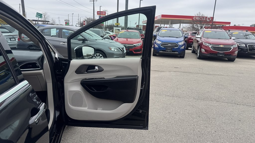 2019 Chrysler Pacifica Image 28