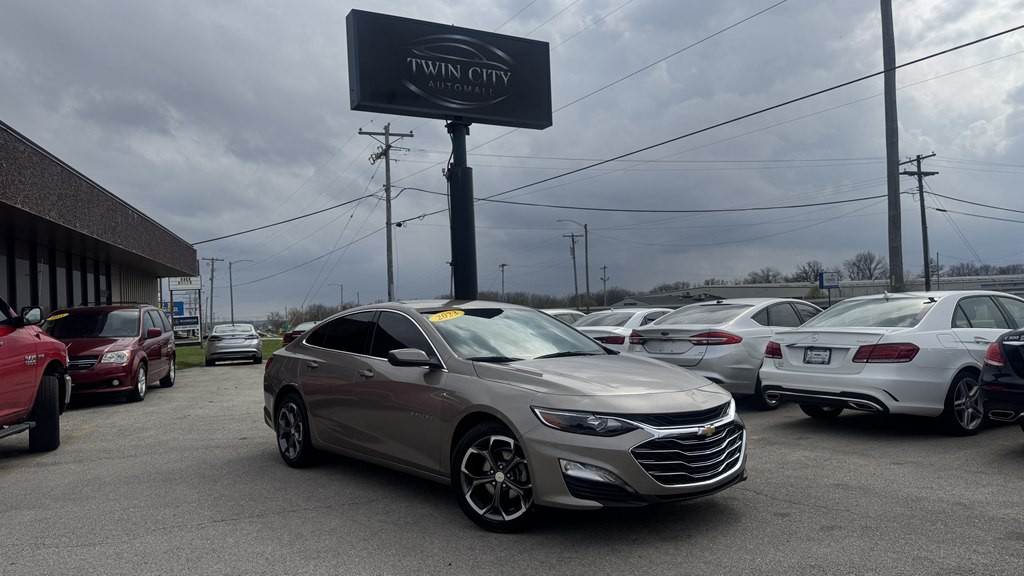 2023 Chevrolet Malibu Image 1