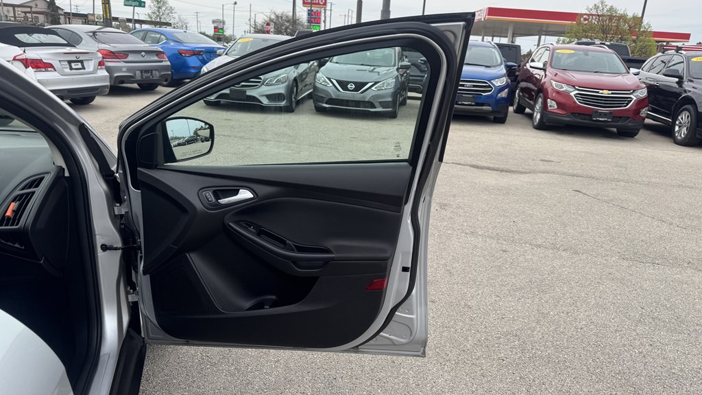 2015 Ford Focus Image 25