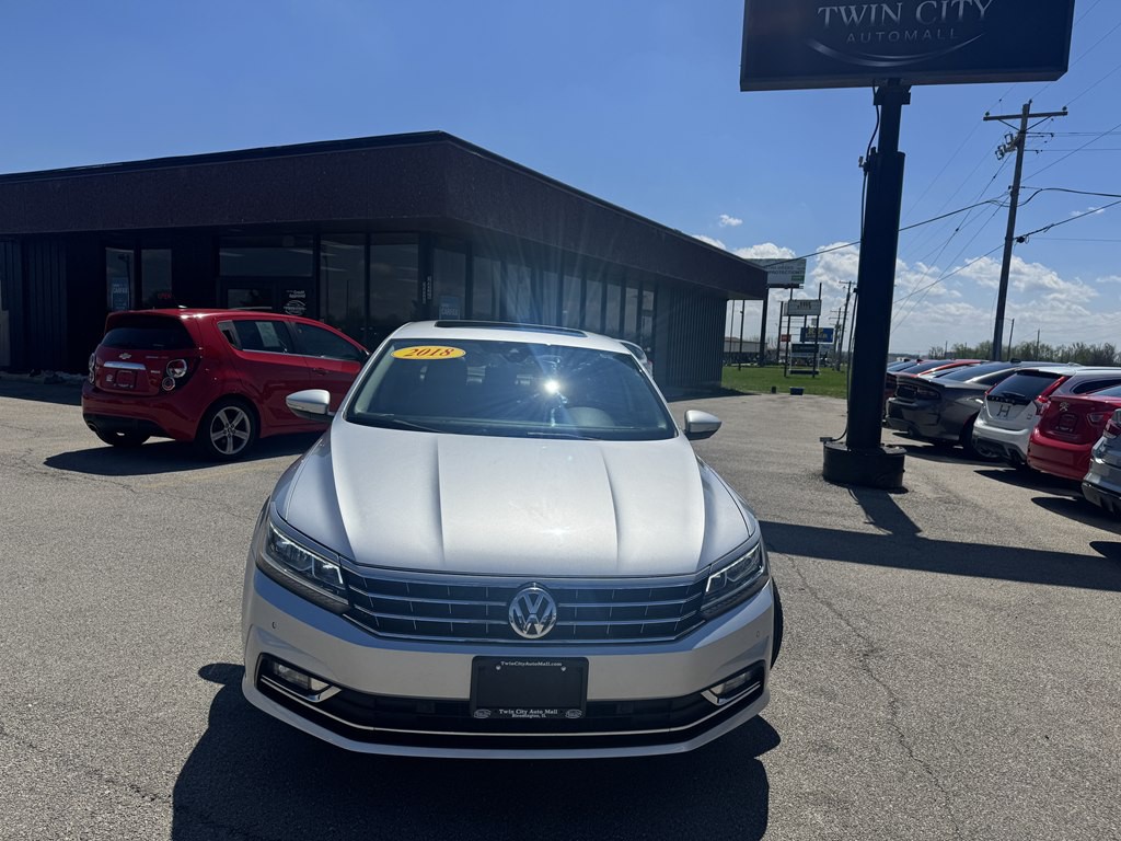 2018 Volkswagen Passat Image 2