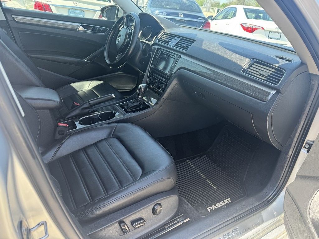 2018 Volkswagen Passat Image 11