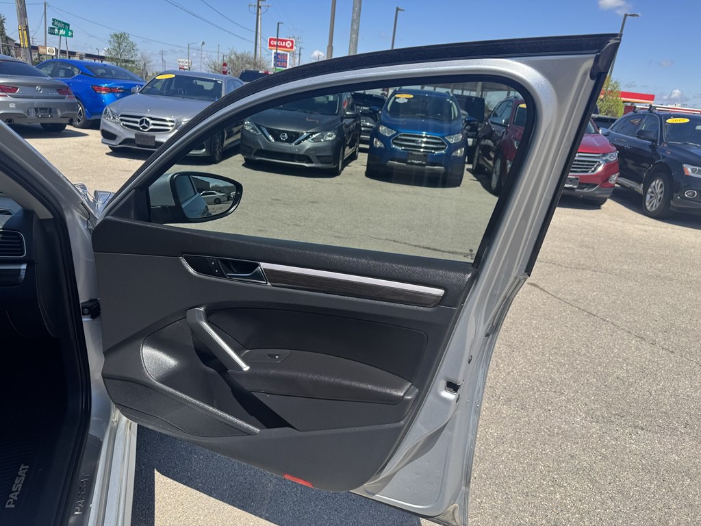 2018 Volkswagen Passat Image 13