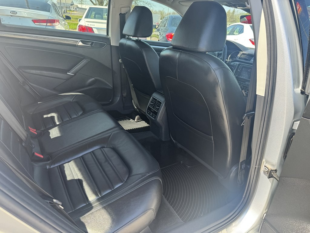 2018 Volkswagen Passat Image 14