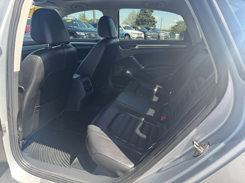 2018 Volkswagen Passat Image 16