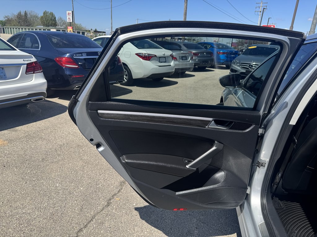 2018 Volkswagen Passat Image 18