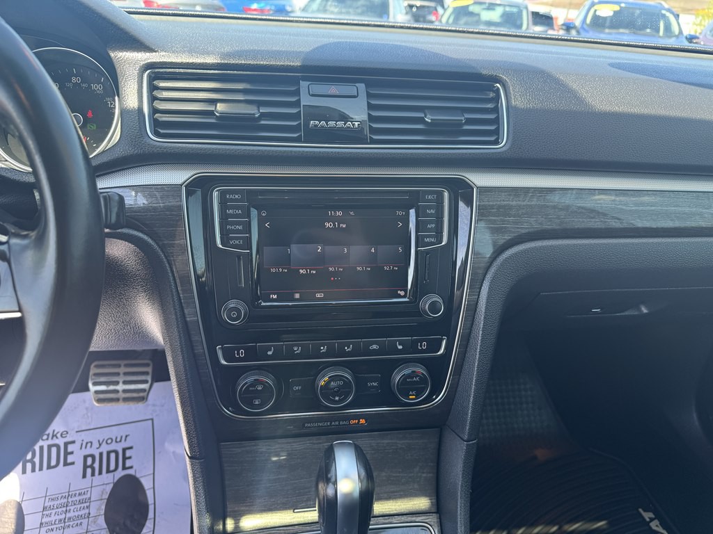 2018 Volkswagen Passat Image 26