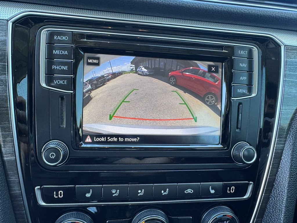 2018 Volkswagen Passat Image 28