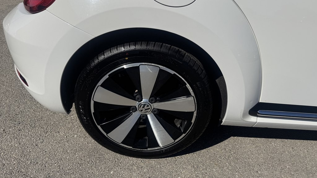 2014 Volkswagen Beetle Image 13