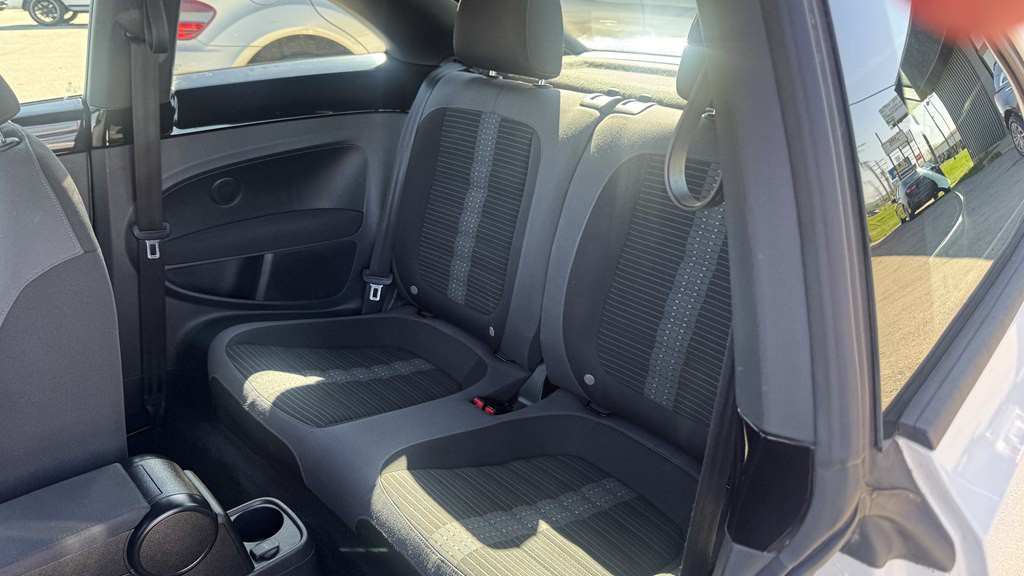 2014 Volkswagen Beetle Image 16