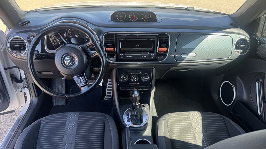 2014 Volkswagen Beetle Image 17